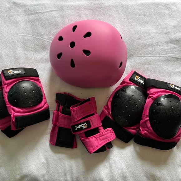 *NWOT* JBM Child/Adults Rider Gear Set Helmet, Knee/Elbow Pads/Wrist Guards - Picture 2 of 10